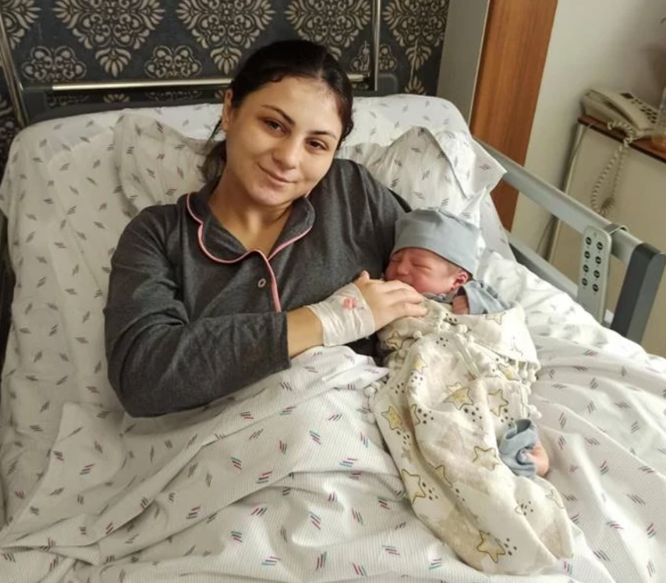 Türkiyədə dünən dəfn edilən şəhidin bu gün oğlu dünyaya gəldi (FOTO)